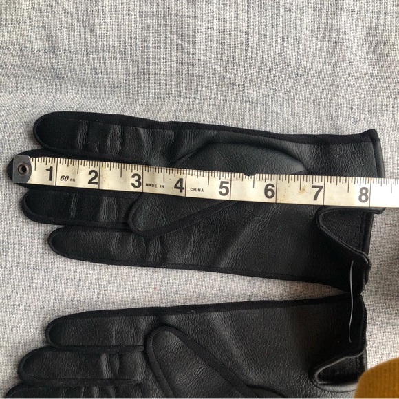 Elegant Black and White Women's Gloves Set - Picture 2 of 7